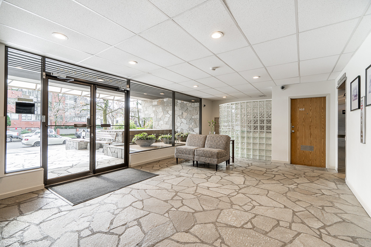 #1202 - 110 W. 4th Street