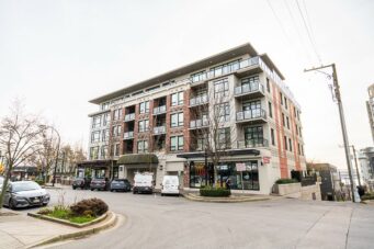 #208 – 105 W 2nd Street