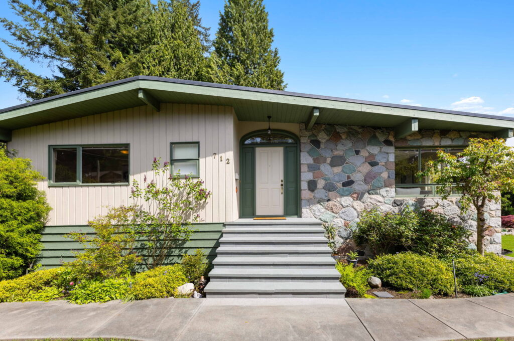 712 Fairway Drive