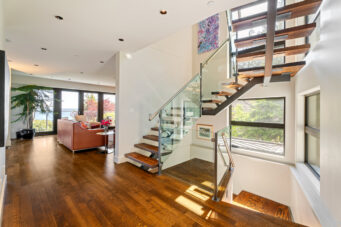 3389 Thompson Crescent