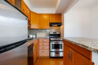 #305 – 2187 Bellevue Avenue