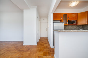 #305 – 2187 Bellevue Avenue