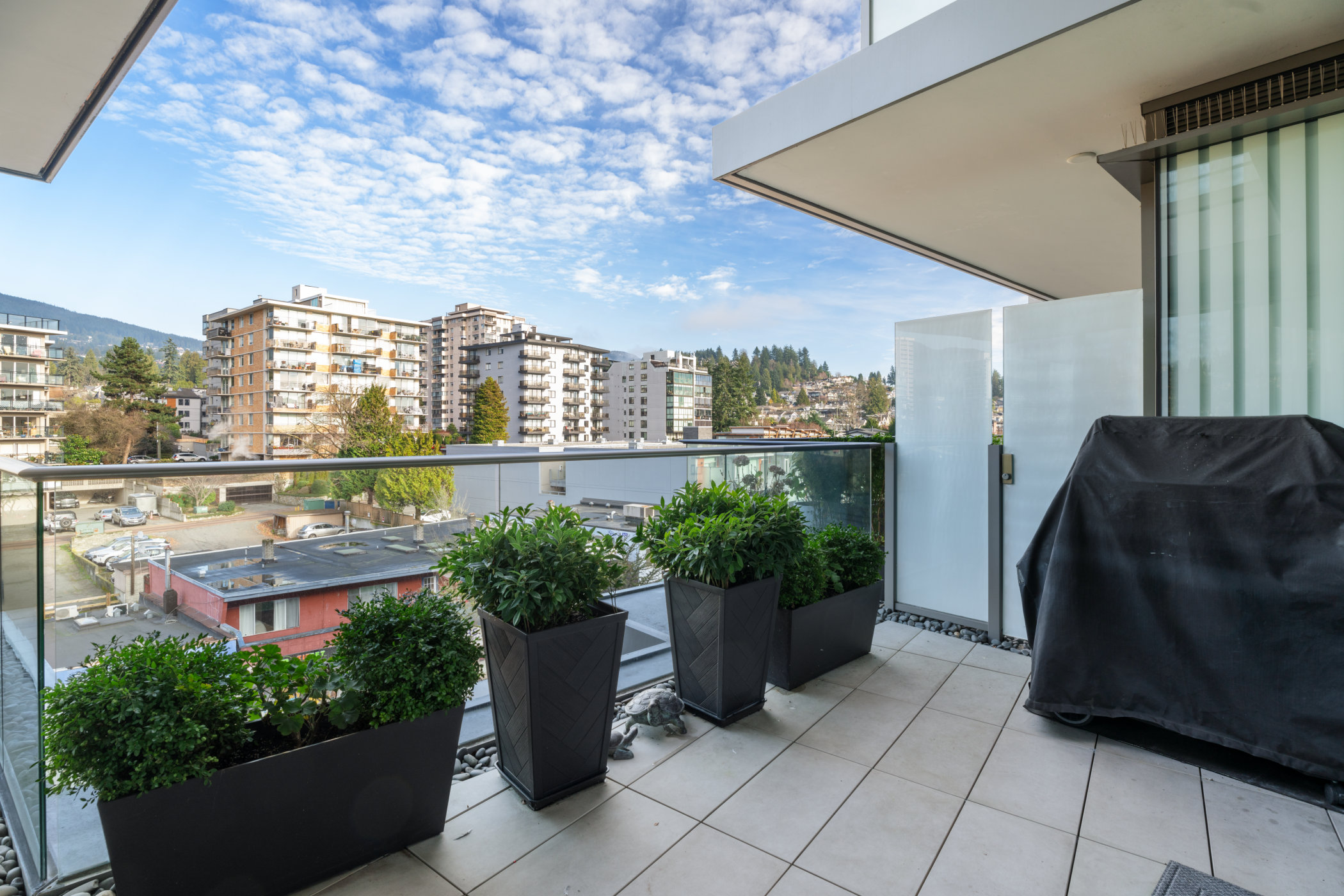 #409 – 1355 Bellevue Avenue