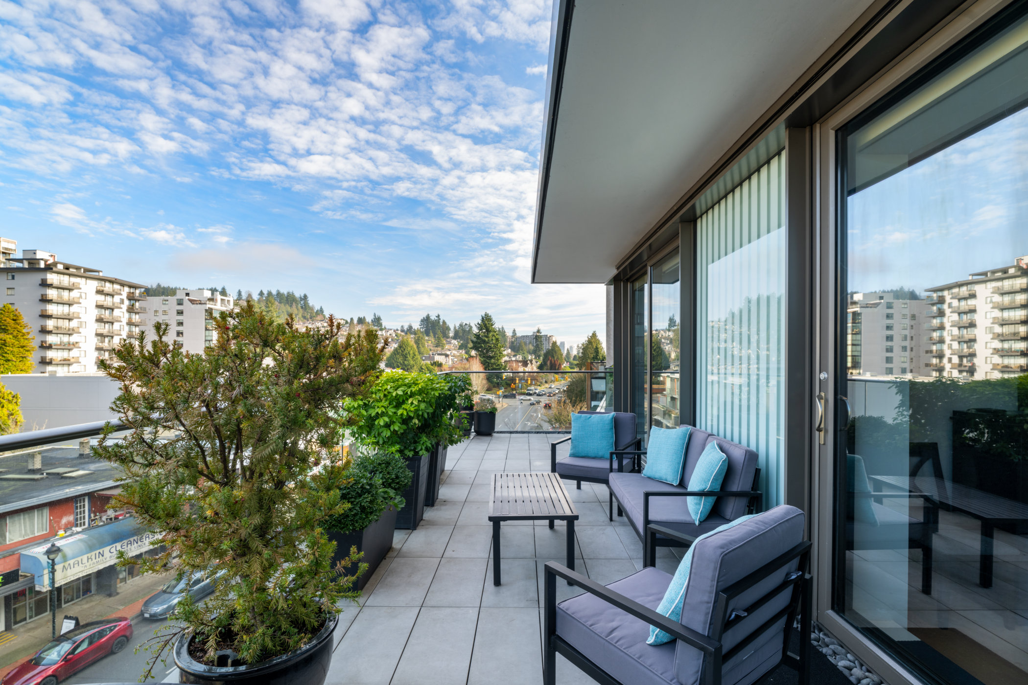 #409 – 1355 Bellevue Avenue